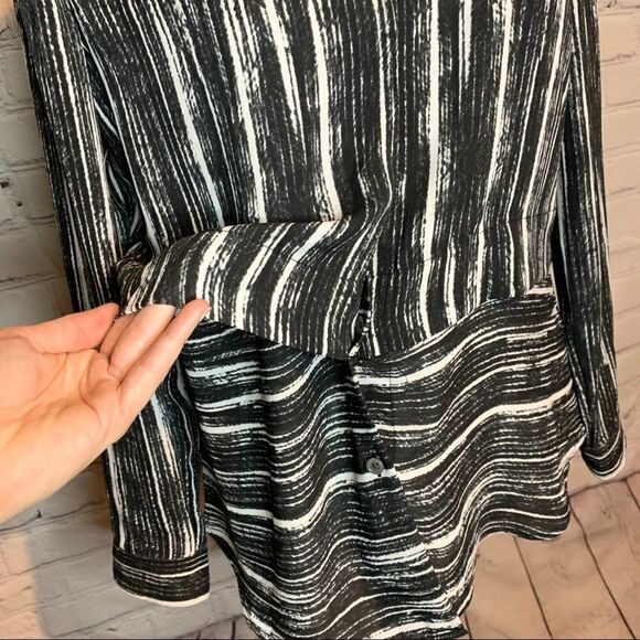 Banana Republic Long Sleeve Tiered Delany shirt - Picture 2 of 6